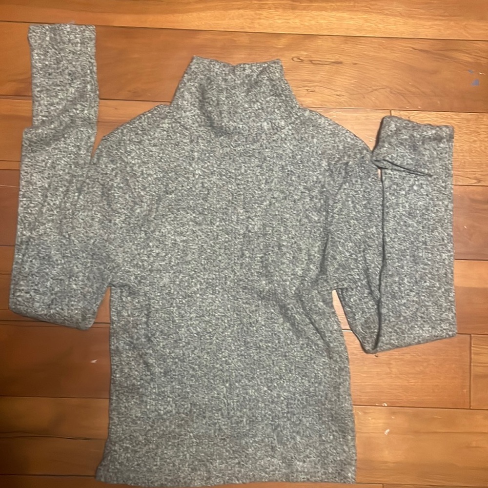 gray turtle neck size small woman’s